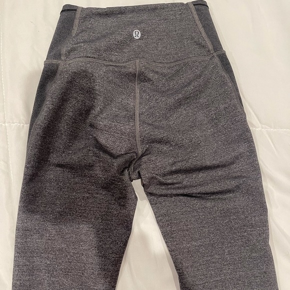 Lulu Lemon grey leggings size 2 - Picture 4 of 5